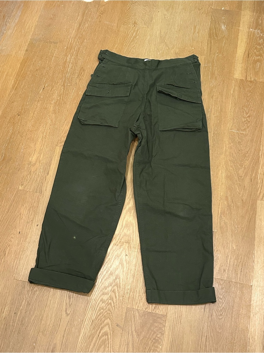 Women's Wide-Leg Cargo Pants in Olive Green